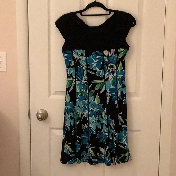 R & K Dress - Picture 2 of 5